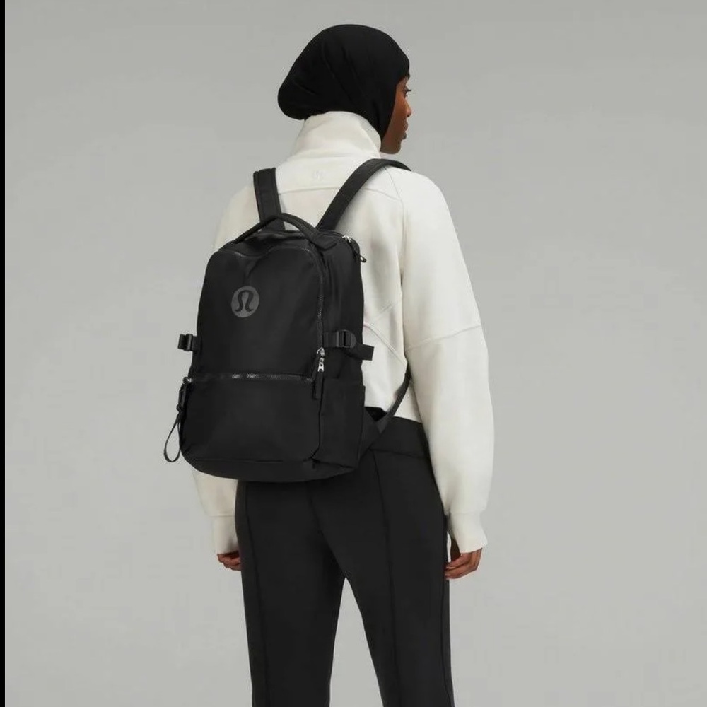 Lululemon Crew Backpack 22L Black EUC - Picture 5 of 7